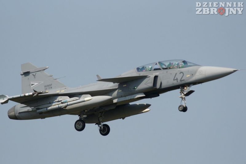 jeden z dwóch używanych na Węgrzech JAS-39D
