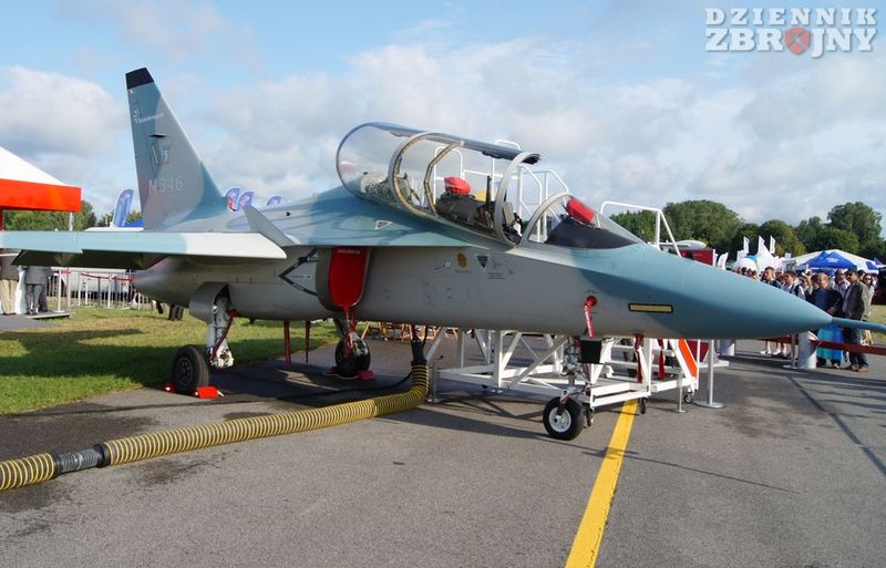 fabryczny M-346 Master