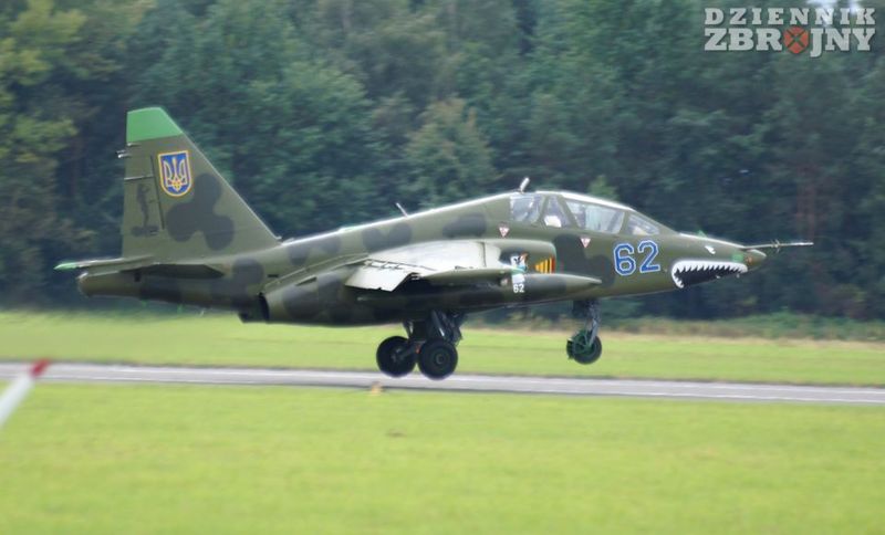 centymetry nad ziemią, Su-25UB