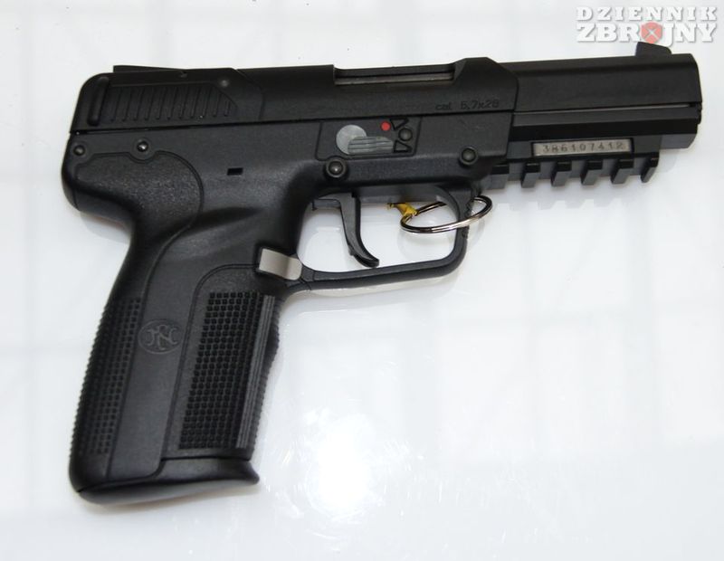 kiedyś sensacja, pistolet FiveSeven 5,7 mm