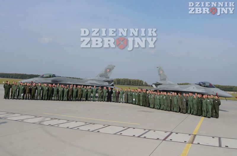 Zdjęcie pamiątkowe uczestników ZLOT-2011