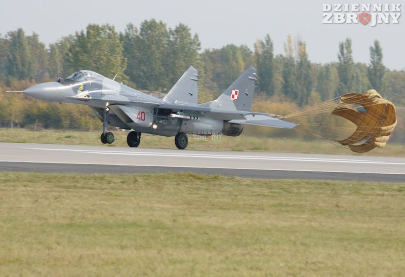 Lądowanie samolotu MiG-29A