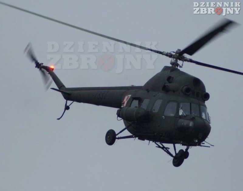 Mi-2 w locie.