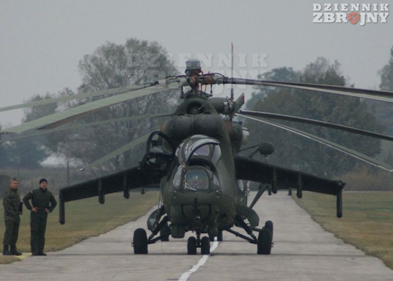 Za Mi-24 chowa się Głuszec.