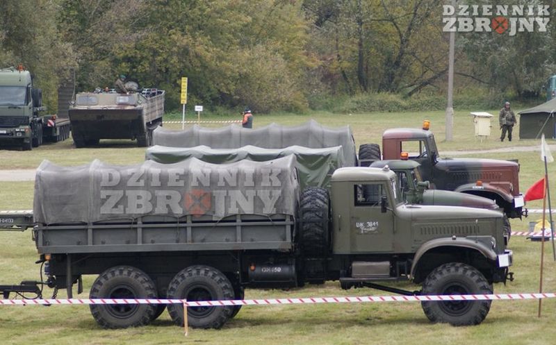 Holownikami KH-200 są leciwe samochody Kraz 255B.