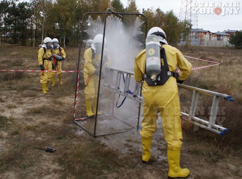 Punkt odkażania ludzi i drobnego sprzętu.