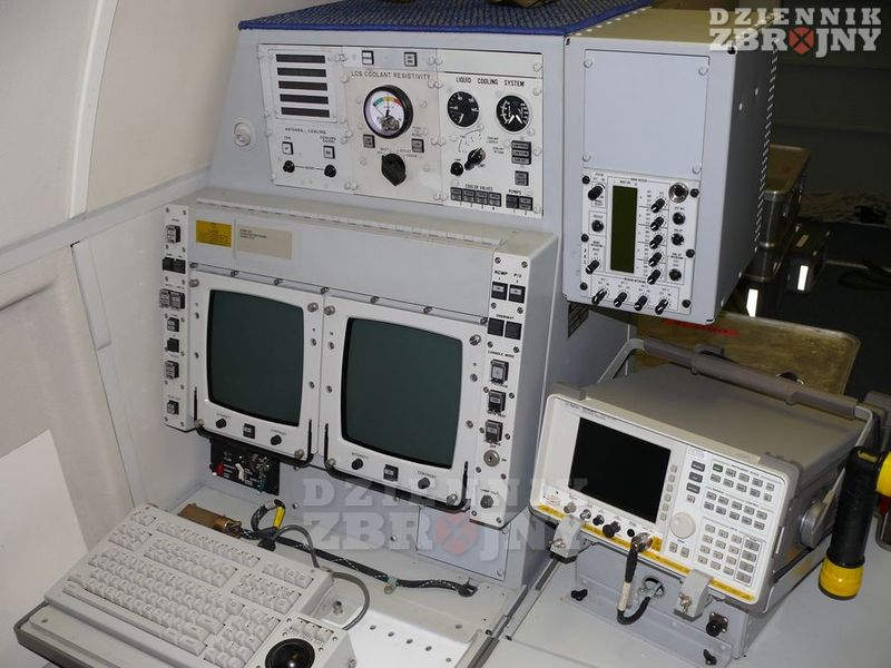 Miejsce pracy technika radiolokatora.