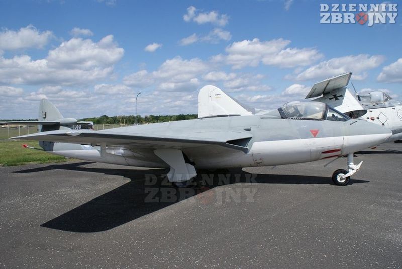 Pokładowy Sea Hawk w barwach Wielkiej Brytanii.