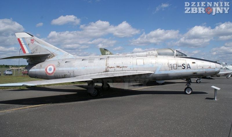 Francuski samolot Super Mystere.