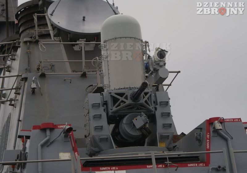 Arleigh Burke przenosi dwa zestawy Mk 15 Phalanx