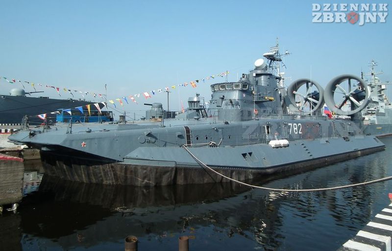 Poduszkowiec desantowy Mordowija projektu 12322 Żubr