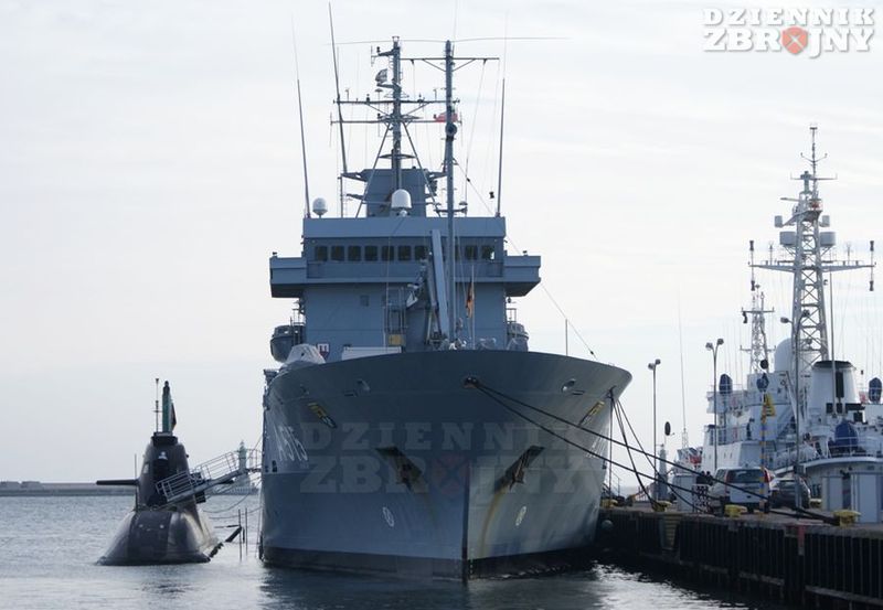 U-33 przy burcie Main