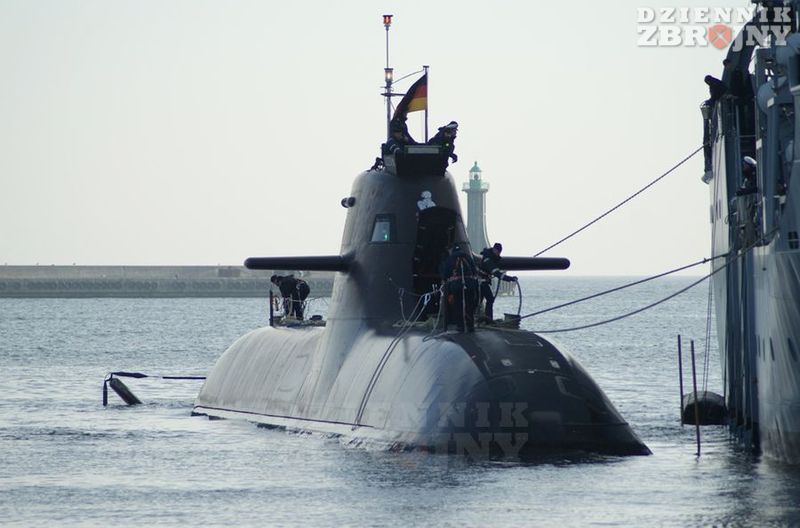 Niemieccy podowodniacy manewrują przy FGS Main