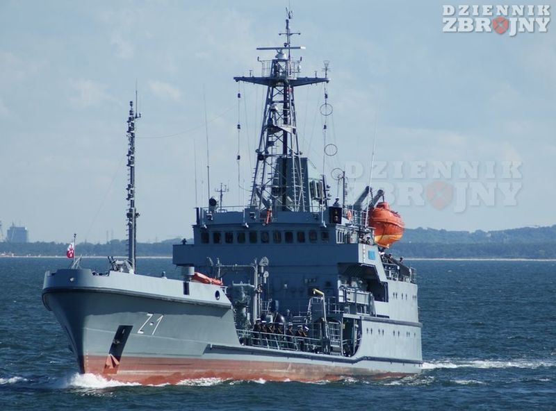 Pływająca stacja benzynowa, zbiornikowiec ORP Bałtyk