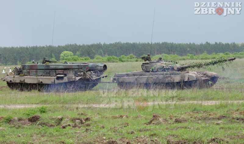 WZT-3 holuje czołg T-72