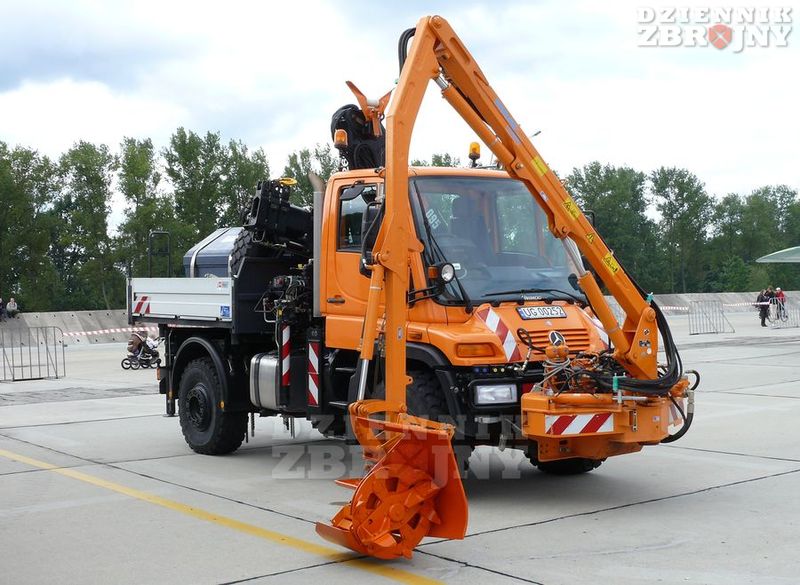 Pojazd uniwersalny na podwoziu Unimog