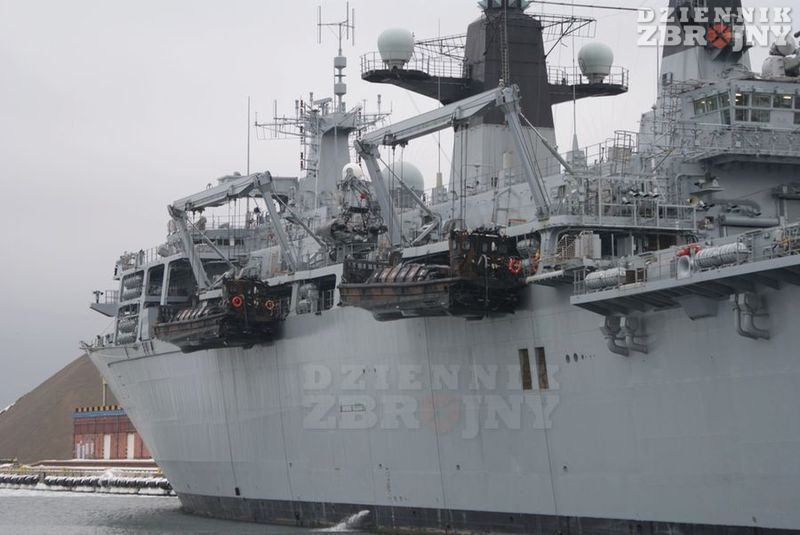 Barki gotowe do desantowania.