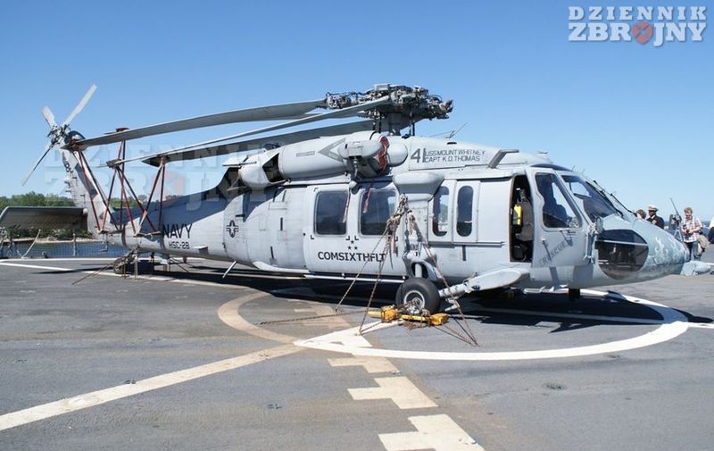 Śmigłowiec MH-60S na pokładzie USS Mount Whitney.
