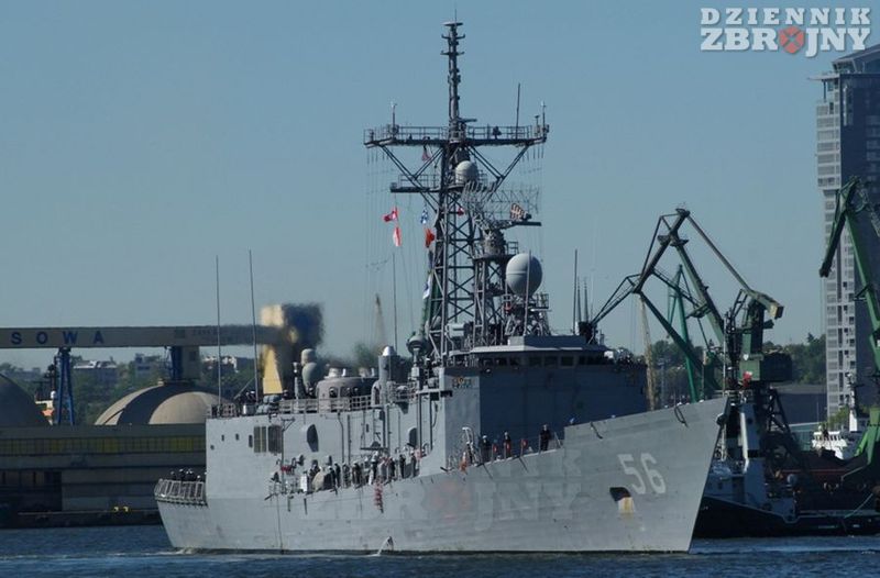 Fregata USS Simpson typu Perry.
