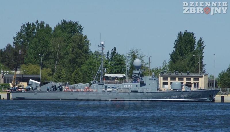 Okręt rakietowy FGS Hyane.