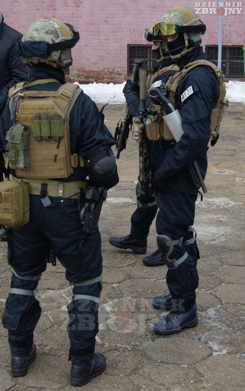 Operatorzy z warszawskiej JW Grom.