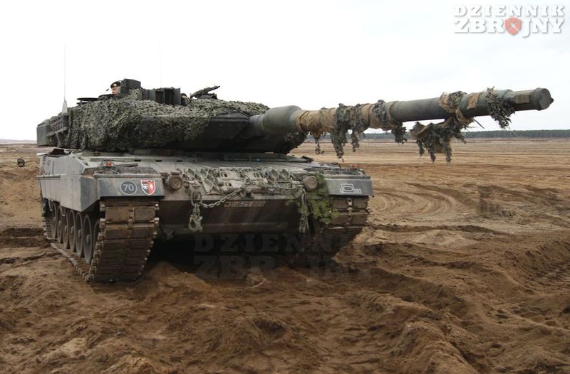 Niemiecki Leopard 2A6 z 4. kompanii 203. batalionu.