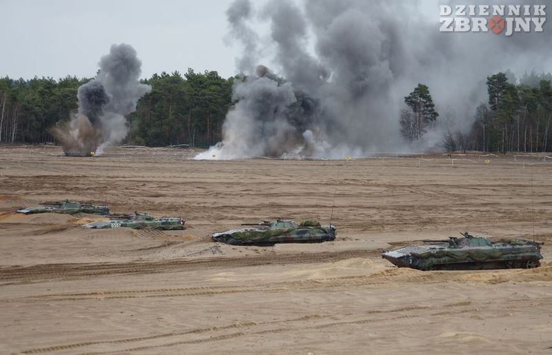 Odgryza się artyleria przeciwnika.