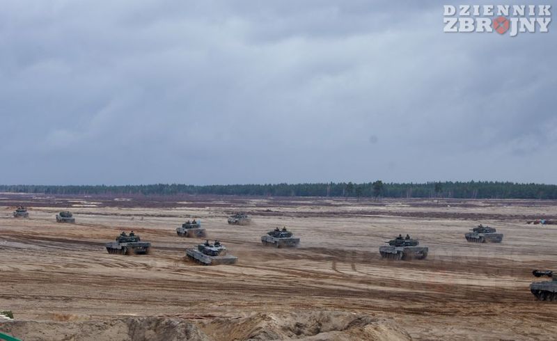 Z rejonu ćwiczeń do koszar wozy mają około 15 km.