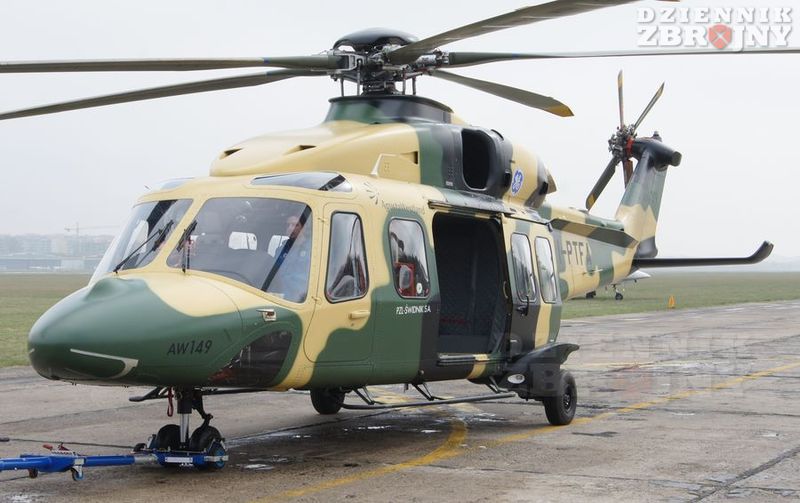 By pokaz mógł się odbyć AW149 przyleciał dzień wcześniej. 