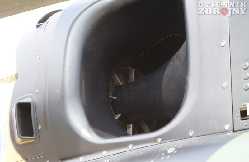 Łopatki wentylatorów jednego z silników.