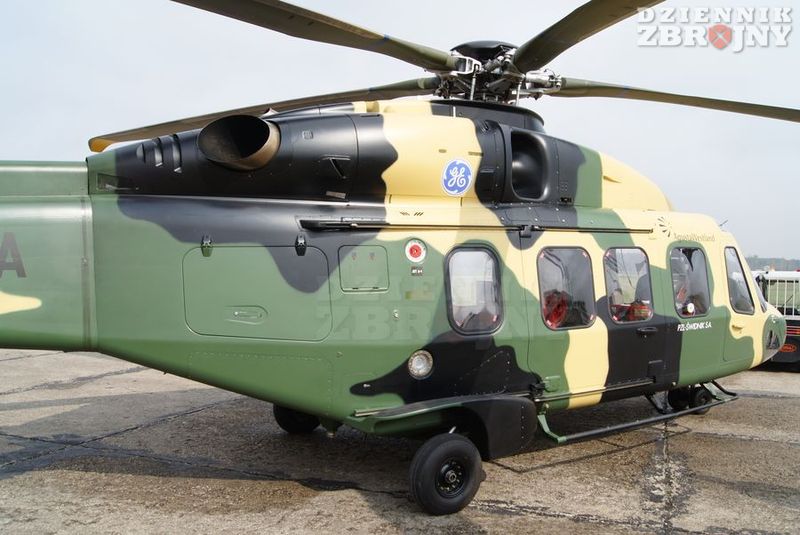 Prawa strona kadłuba AW149.