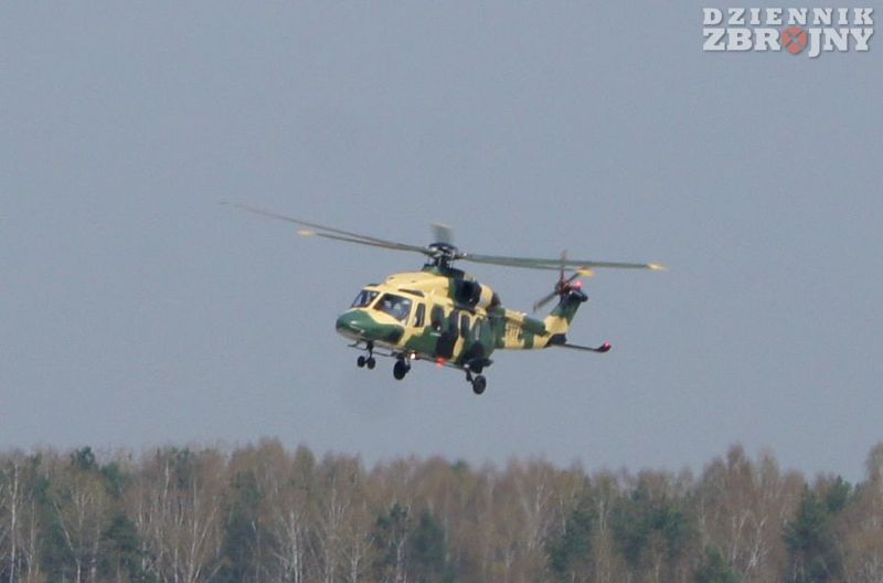 Drugi prototyp to maszyna w kamuflażu militarnym.