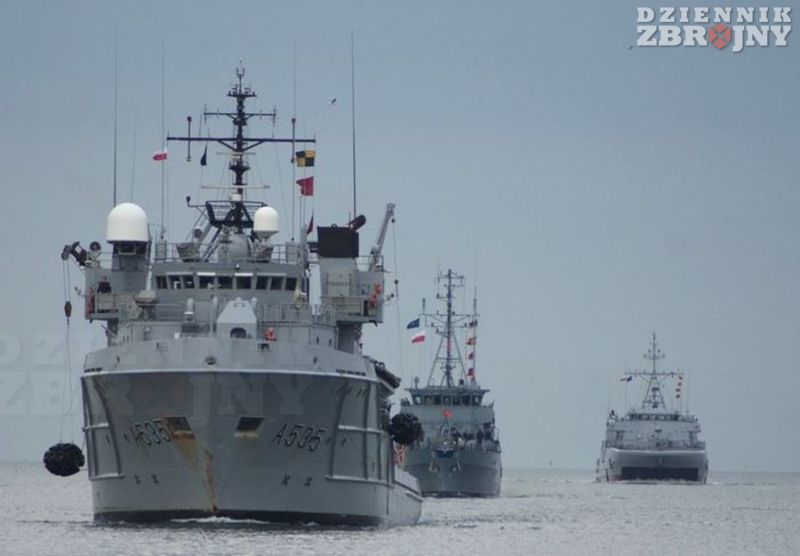 Zespół okrętów w drodze do Gdyni, na czele norweski KNM Valkyrien.