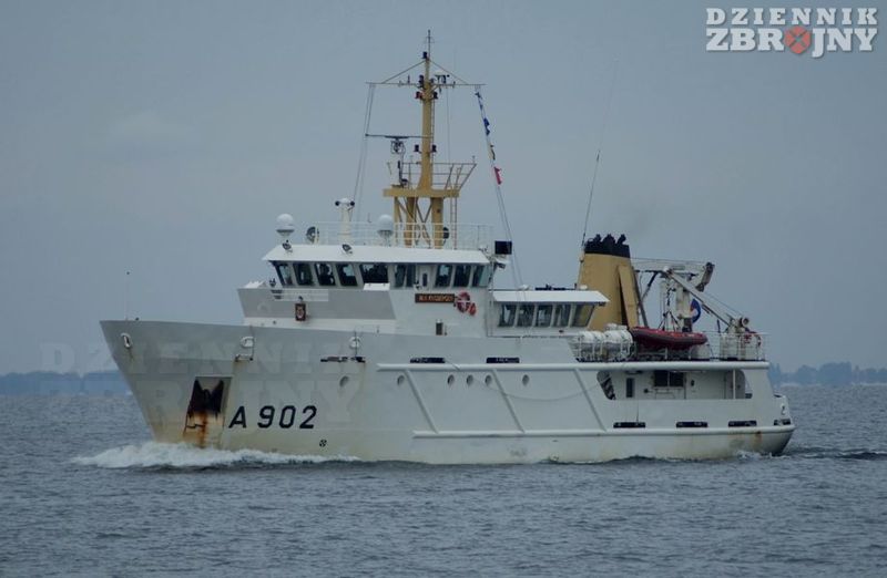 Holenderski okręt hydrograficzny HNLMS Van Kingsbergen.
