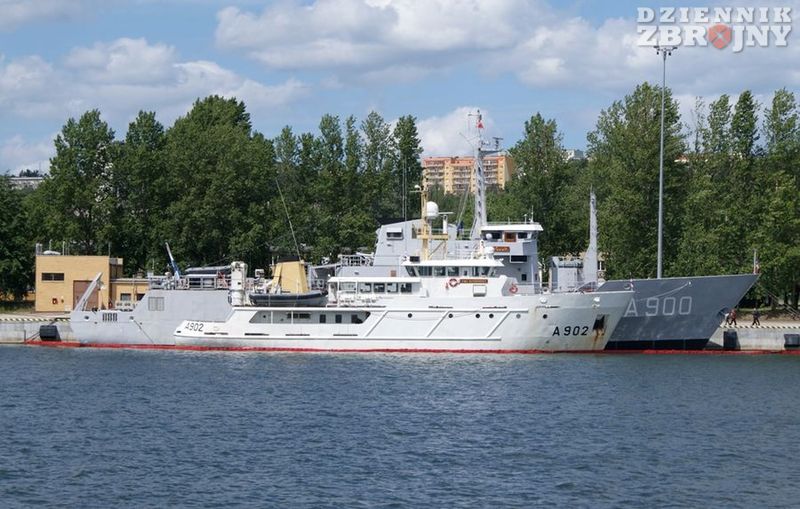 Holenderskie okręty pomocnicze.