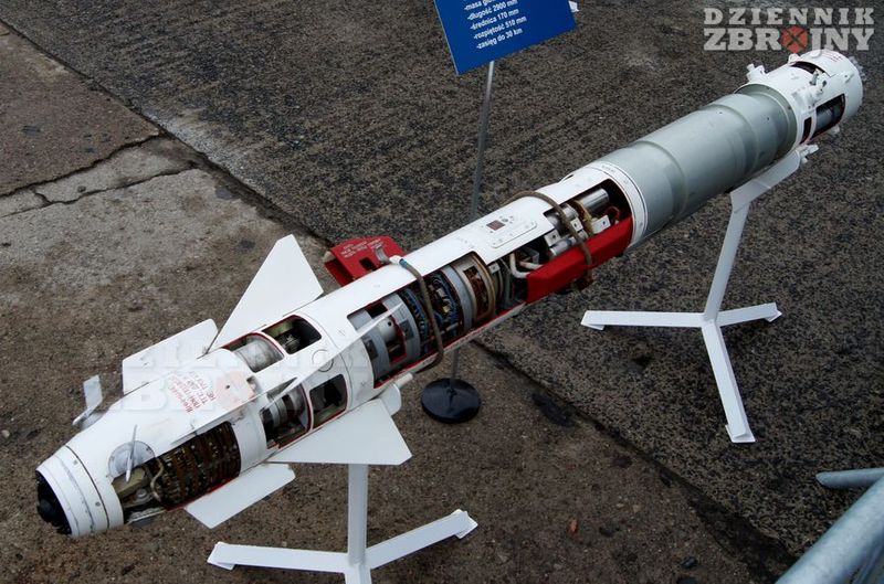 Makieta pocisku kierowanego R-73.