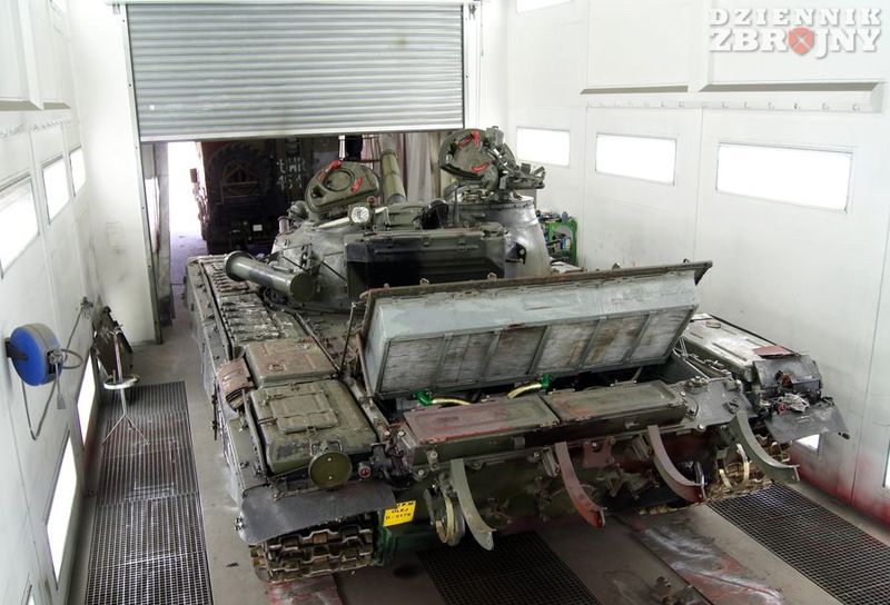 W przygotowaniu do malowania jeden z T-72.