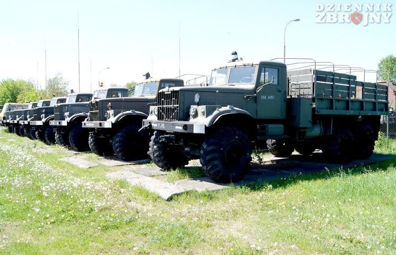 KrAZ-y 255B z kompanii ewakuacji, wozy całkiem nowe jak na WP.