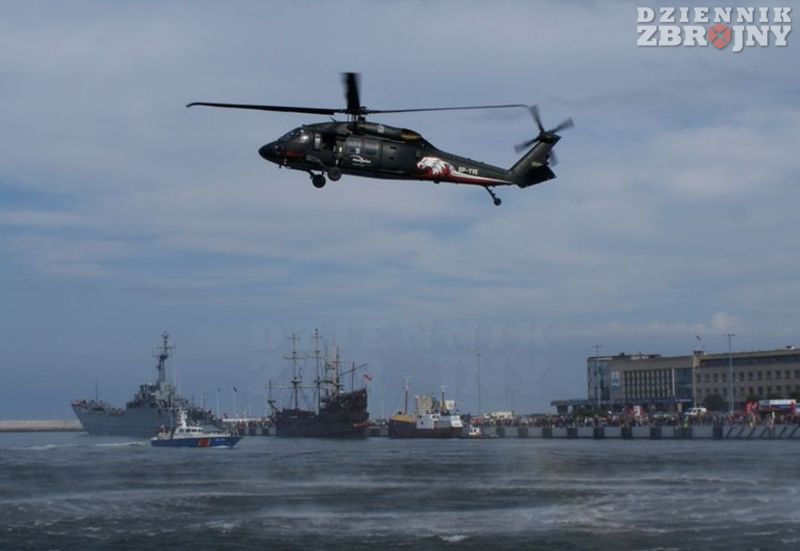 Lądowy S-70i nie miał obaw przed słoną wodą. 