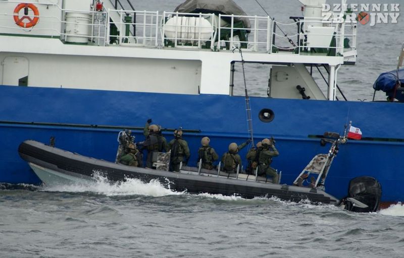 Przygotowania do abordażu.