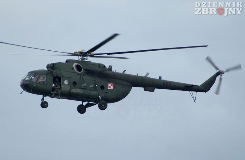 Snajperzy na pokładzie Mi-17.