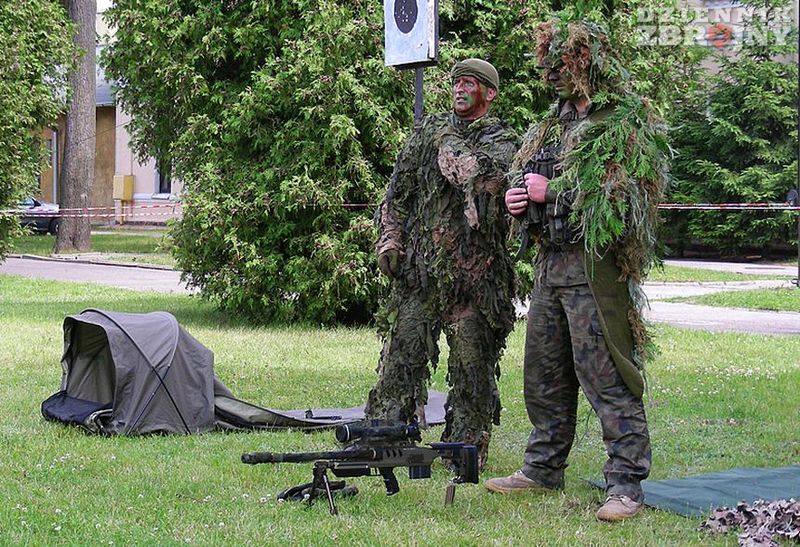Sekcja strzelców wyborowych.