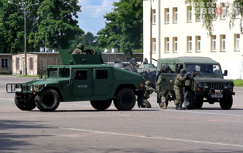 Pokaz działania grupy szturmowej z 18. Pułku.