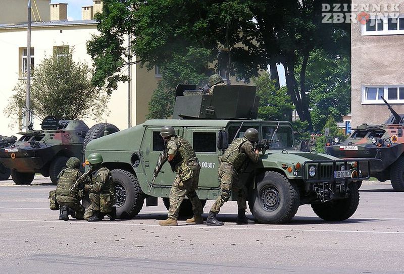 HMMWV w wyposażeniu żołnierzy z Białegostoku.