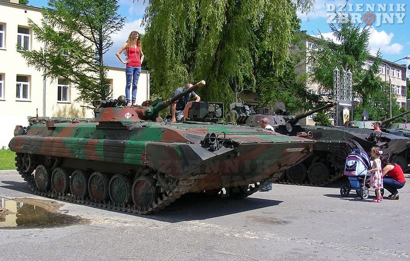 18. Pułk wyróżnia posiadanie BWR-1. 