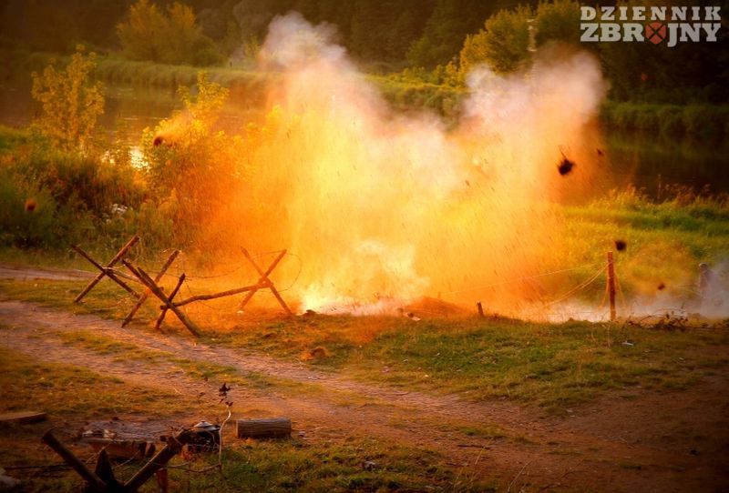 Efekty wizualne, trudno oprzeć się wrażeniu pola bitwy. 