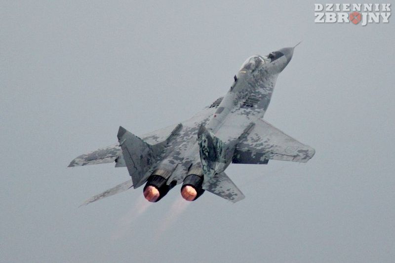 Słowacki MiG-29 z tygrysim motywem.