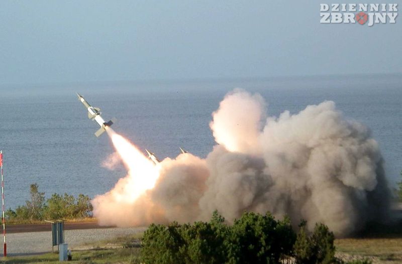 Walka o niebo, start rakiety plot zestawu Newa-SC.