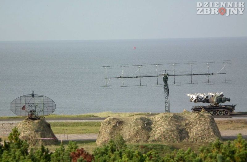 Działania bojowe wspiera cały system radiotechniczny.