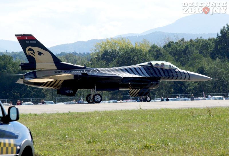 Turecki solista na F-16. 